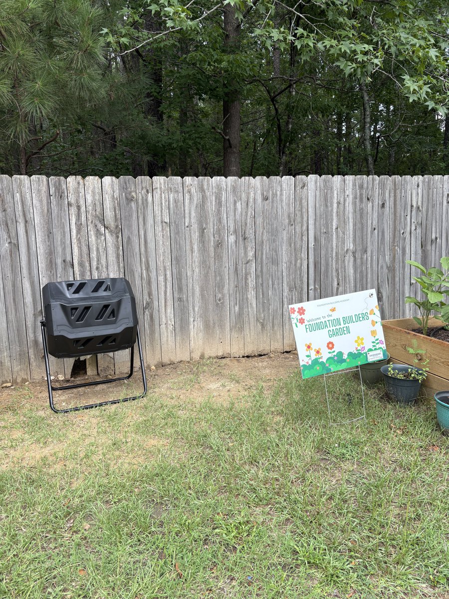 plantbasedvibes's tweet photo. at our current childcare center, we helped relocate two raised beds, filled them, and plant them with some of their little ones. i purchased and laid an irrigation system for them and designed and purchased their garden signs. 

they've also been receiving local fresh produce from two black owned farms in edgecombe county 💚