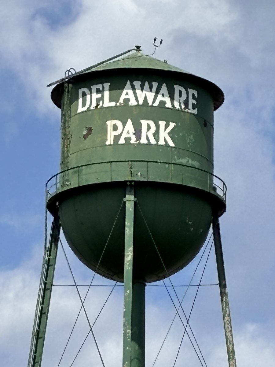 ScottWykoffWBAL's tweet photo. Wow! What a day for racing at nearby @DelParkRacing! A really amazing track just a short drive up 95. #DelawarePark is really a gem. With @LaurelPark dark, there are plenty of @mdhorsemen @MarylandTB here! Partly sunny/breezy/79! @Steve_Byk broadcast live here on @SIRIUSXM today! https://t.co/M9Ly48Nw2A