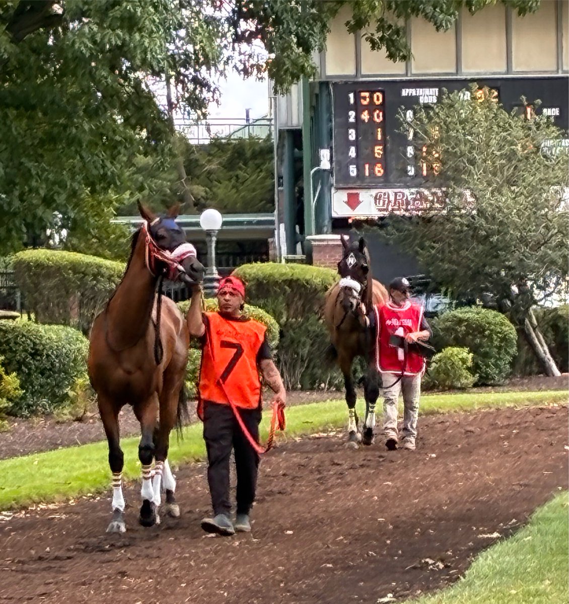 ScottWykoffWBAL's tweet photo. Wow! What a day for racing at nearby @DelParkRacing! A really amazing track just a short drive up 95. #DelawarePark is really a gem. With @LaurelPark dark, there are plenty of @mdhorsemen @MarylandTB here! Partly sunny/breezy/79! @Steve_Byk broadcast live here on @SIRIUSXM today! https://t.co/M9Ly48Nw2A