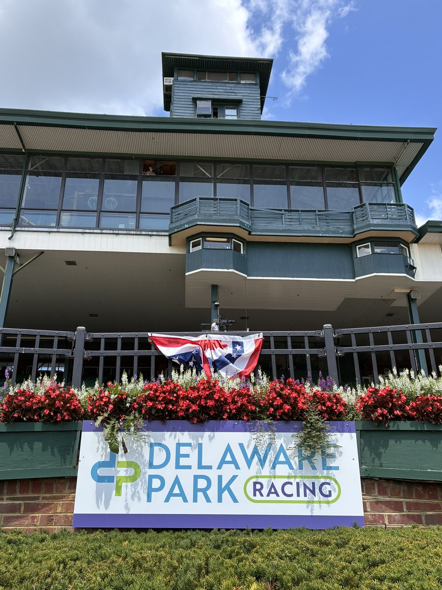 ScottWykoffWBAL's tweet photo. Wow! What a day for racing at nearby @DelParkRacing! A really amazing track just a short drive up 95. #DelawarePark is really a gem. With @LaurelPark dark, there are plenty of @mdhorsemen @MarylandTB here! Partly sunny/breezy/79! @Steve_Byk broadcast live here on @SIRIUSXM today! https://t.co/M9Ly48Nw2A