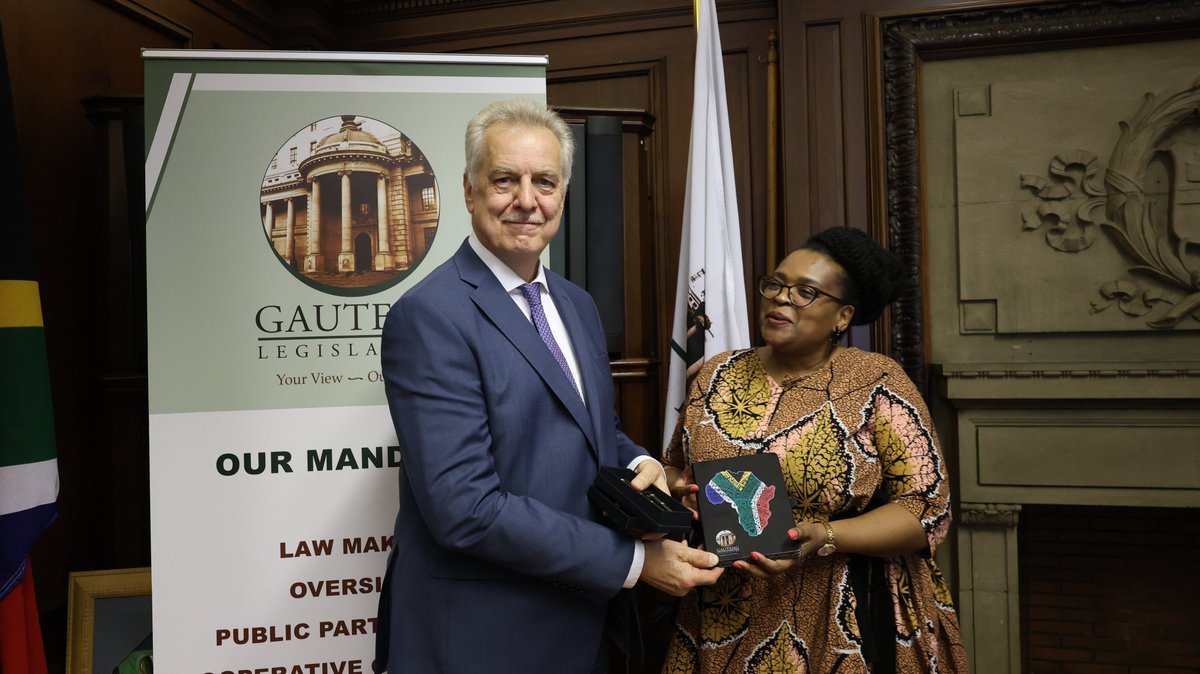DIPLOMAT_AFRICA's tweet photo. 🇷🇺🇿🇦 On July 28, a St. Petersburg delegation led by Evgeny #Grigoriev met with #Gauteng Acting Speaker Vuyo Mhlakaza-Manamela to discuss expanding cooperation

Talks focused on St. #Petersburg's Safe &amp; Smart City technologies, wastewater treatment &amp; higher education.

#RussiaSA https://t.co/bmCTByHBmC