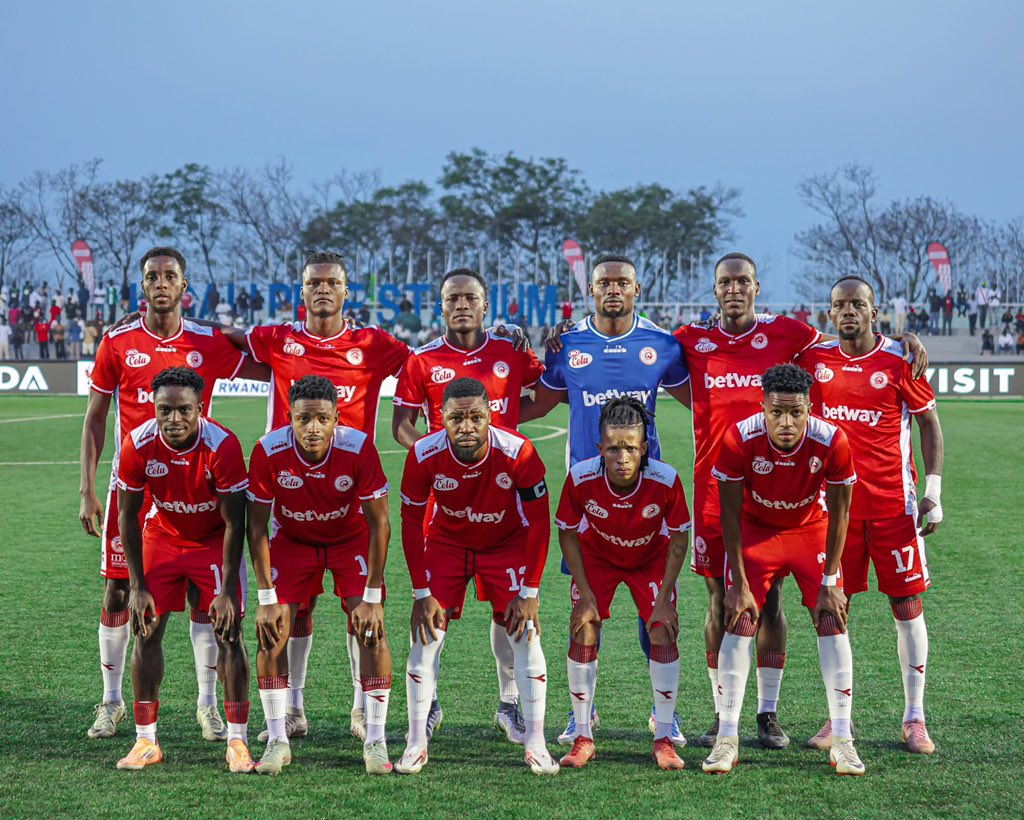 MickyJnr__'s tweet photo. 🚨 𝐒𝐈𝐌𝐁𝐀 𝐒𝐂 𝐄𝐋𝐈𝐌𝐈𝐍𝐀𝐓𝐄𝐃 | 𝐂𝐄𝐂𝐀𝐅𝐀 𝐊𝐀𝐆𝐀𝐌𝐄 𝐂𝐔𝐏 𝟐𝟎𝟐𝟔 🇷🇼

Simba SC are officially out of the competition. 🇹🇿❌

The Tanzanian giants have collected just 2 points from 2 games, with one match remaining against Singida Black Stars.

Even if Simba win their final game, they can only reach 5 points.

That won’t be enough to finish as the best 2nd-placed team and qualify for the semi-finals, with Al Hilal and Rayon Sports already on 6 points.

A disappointing campaign for Simba. 

#CECAFAKagameCup2026 #AfricanFootball
#NguvuMoja