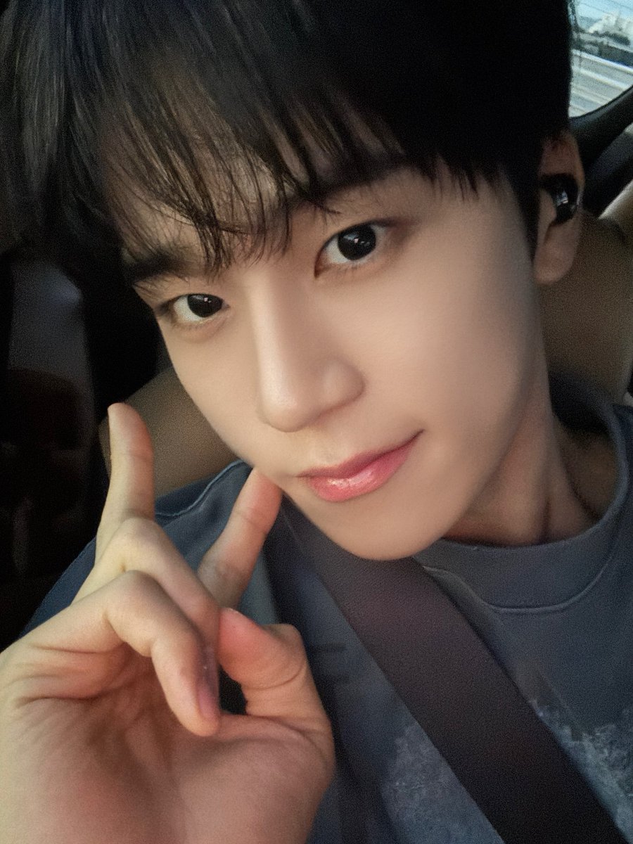 LUN8_members's tweet photo. [#준우] 
연습 끄읕!!! 라디오도 끝!!!

#루네이트 #LUN8 #파이팅 https://t.co/d8Dges96ZA