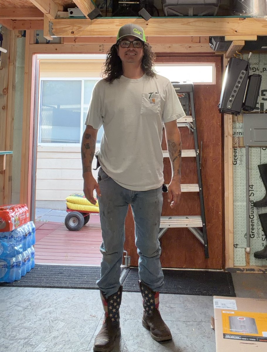 tfiend93's tweet photo. I feel 7 feet tall ￼￼￼￼ https://t.co/VdBL3XuE70