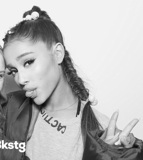 arianaknew's tweet photo. this hairdo suits her so well https://t.co/SdiTFetqU7