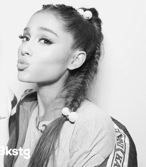 arianaknew's tweet photo. this hairdo suits her so well https://t.co/SdiTFetqU7
