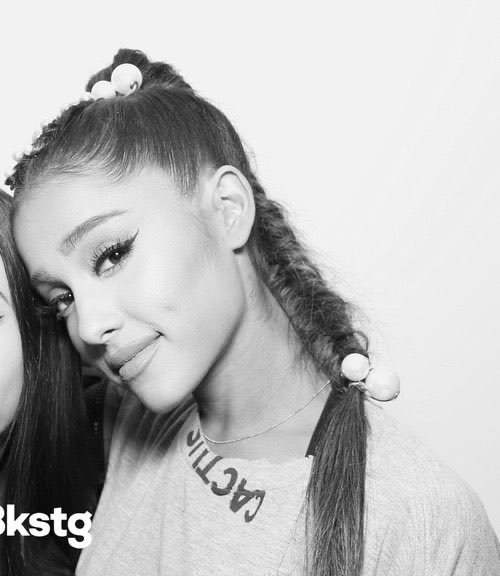 arianaknew's tweet photo. this hairdo suits her so well https://t.co/SdiTFetqU7