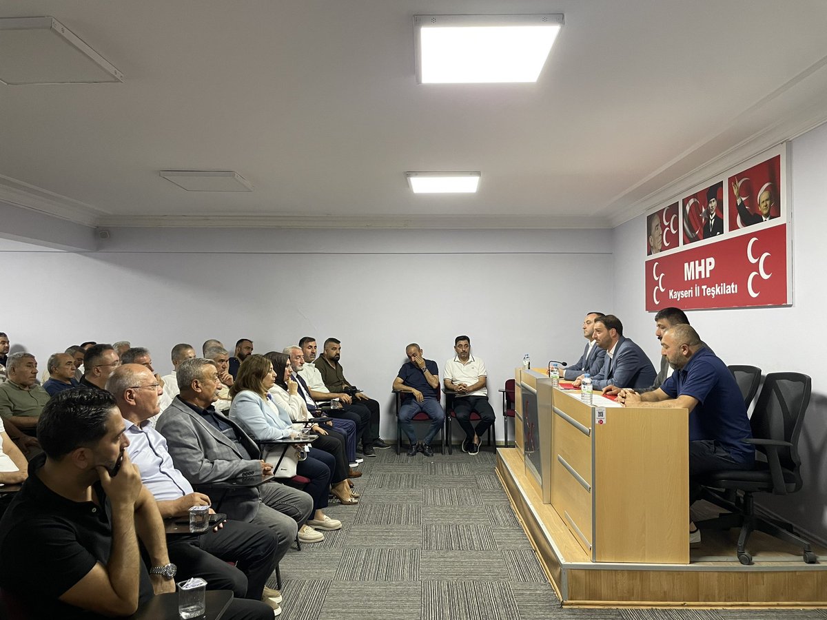 MhpKayseri38's tweet photo. İl Başkanımız Sayın Enes Ertuğrul Kalın'ın başkanlığında, Divan Kurulu ve İl Yönetim Kurulu üyelerimizin katılımlarıyla İl Yönetim Kurulu toplantımızı gerçekleştirdik.
Toplantımızda ilçe kongre seçim sürecimizi kapsamlı şekilde değerlendirerek teşkilat çalışmalarımız hakkında istişarelerde bulunduk. Birlik ve beraberlik içerisinde yürüttüğümüz çalışmaların, teşkilatımıza, şehrimize ve ülkemize hayırlı olmasını temenni ediyoruz.@enesertugrulk