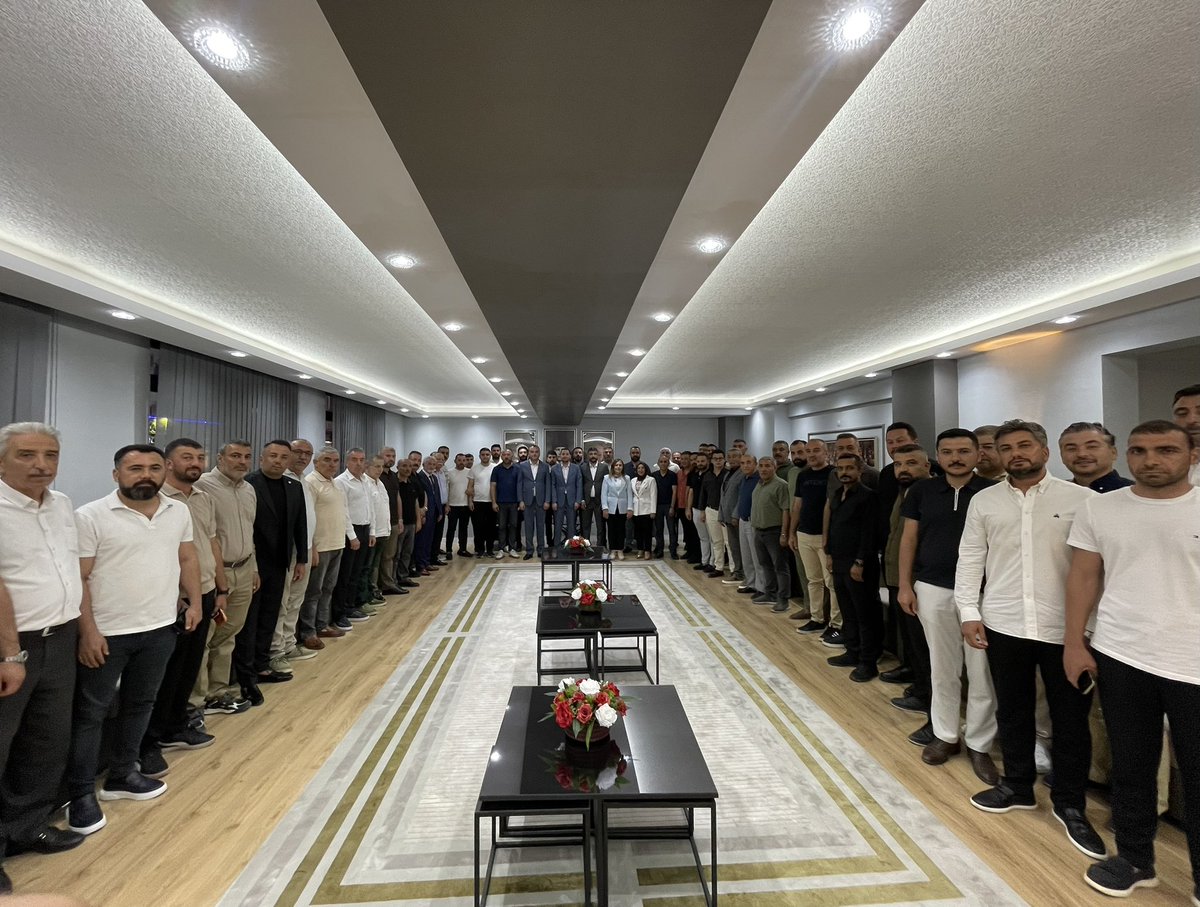 MhpKayseri38's tweet photo. İl Başkanımız Sayın Enes Ertuğrul Kalın'ın başkanlığında, Divan Kurulu ve İl Yönetim Kurulu üyelerimizin katılımlarıyla İl Yönetim Kurulu toplantımızı gerçekleştirdik.
Toplantımızda ilçe kongre seçim sürecimizi kapsamlı şekilde değerlendirerek teşkilat çalışmalarımız hakkında istişarelerde bulunduk. Birlik ve beraberlik içerisinde yürüttüğümüz çalışmaların, teşkilatımıza, şehrimize ve ülkemize hayırlı olmasını temenni ediyoruz.@enesertugrulk
