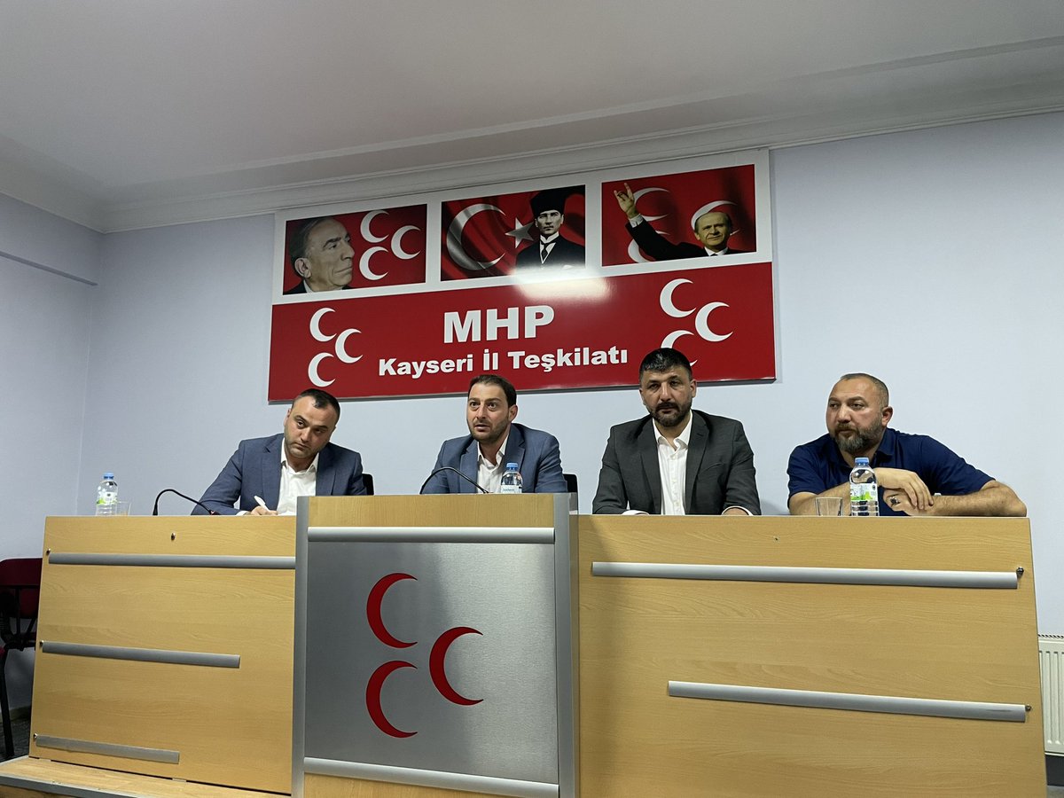 MhpKayseri38's tweet photo. İl Başkanımız Sayın Enes Ertuğrul Kalın'ın başkanlığında, Divan Kurulu ve İl Yönetim Kurulu üyelerimizin katılımlarıyla İl Yönetim Kurulu toplantımızı gerçekleştirdik.
Toplantımızda ilçe kongre seçim sürecimizi kapsamlı şekilde değerlendirerek teşkilat çalışmalarımız hakkında istişarelerde bulunduk. Birlik ve beraberlik içerisinde yürüttüğümüz çalışmaların, teşkilatımıza, şehrimize ve ülkemize hayırlı olmasını temenni ediyoruz.@enesertugrulk