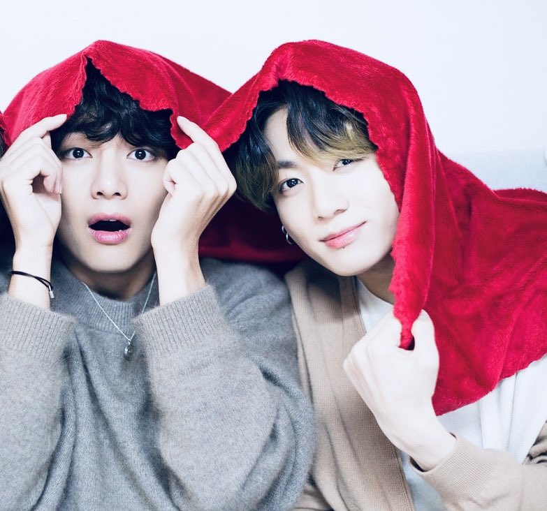 lau_kats's tweet photo. AU KOOKTAEGI (mini) 

Donde yoongi está prepara una sorpresa por el aniversario de bodas con sus alfas. O donde Jungkook y taehyung no imaginaron encontrar a su omega envuelto en lencería. 

#kooktaegi #kooktaegiau https://t.co/Pc2uAdNhkp