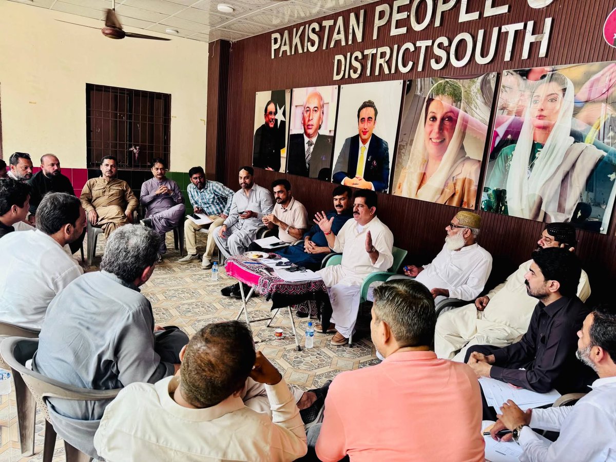 JawaidNagori's tweet photo. صدر پاکستان پیپلز پارٹی ضلع جنوبی و سابق صوبائی وزیر جاوید ناگوری کی زیر صدارت آزاد جموں و کشمیر کے انتخابات کے حوالے سے پی پی پی ضلع جنوبی کا اجلاس۔ 

@BBhuttoZardari https://t.co/3TamIh4kei