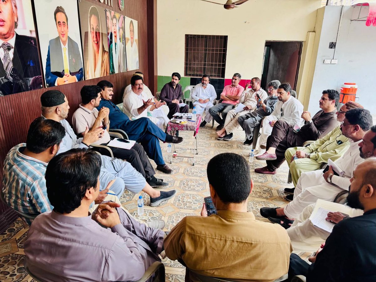 JawaidNagori's tweet photo. صدر پاکستان پیپلز پارٹی ضلع جنوبی و سابق صوبائی وزیر جاوید ناگوری کی زیر صدارت آزاد جموں و کشمیر کے انتخابات کے حوالے سے پی پی پی ضلع جنوبی کا اجلاس۔ 

@BBhuttoZardari https://t.co/3TamIh4kei