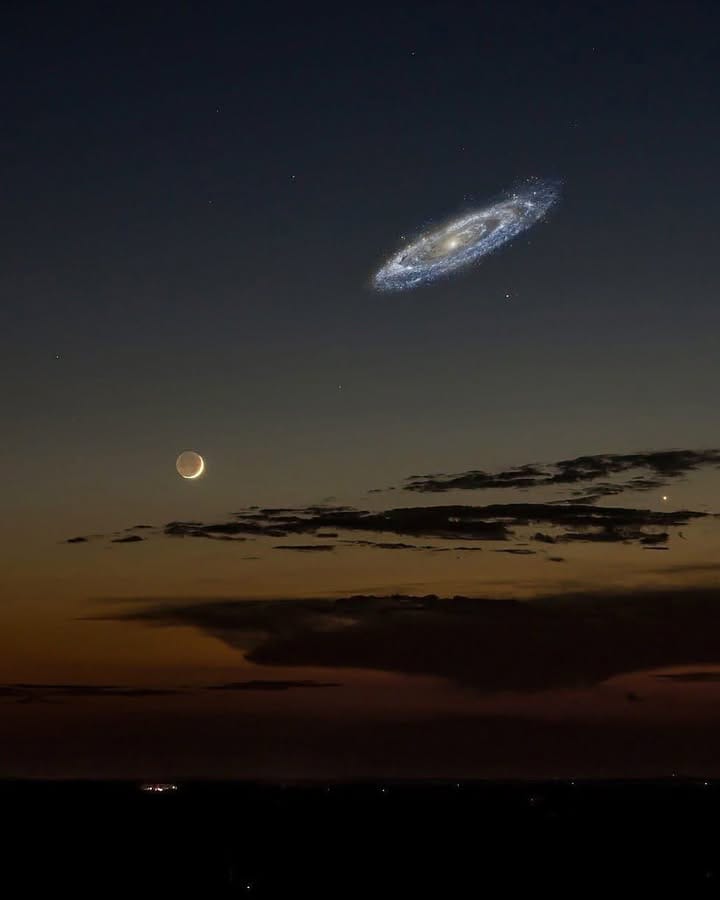spacevibex's tweet photo. This is what our night sky would look like if the Andromeda Galaxy were brighter... https://t.co/HRsRttnrCO