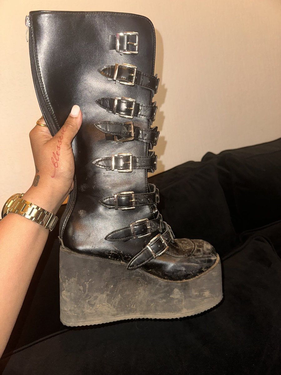 goddessyade's tweet photo. Everyone seems to like these boots 
@BootSlavePromo #findom #boots #paypig https://t.co/zqQTUKyWxD