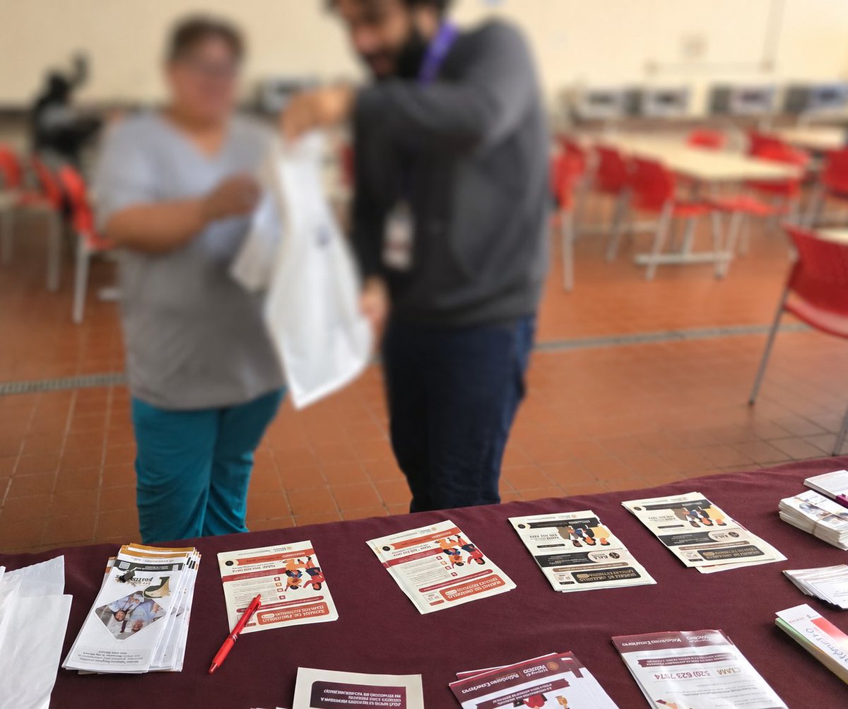 ConsulMexDou's tweet photo. El personal de Protección y Comunidades de #ConsulmexDouglas visitó a trabajadores mexicanos de centros agrícolas en Willcox, Arizona, para compartir información sobre recursos legales y servicios de orientación y protección consular. 
📞Línea de emergencias: (520) 226-1356 https://t.co/RB7dI8hykp