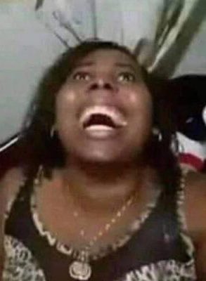 erreipmu's tweet photo. A gente assim no front assistindo o show kkkk https://t.co/WVNaKXW3tK