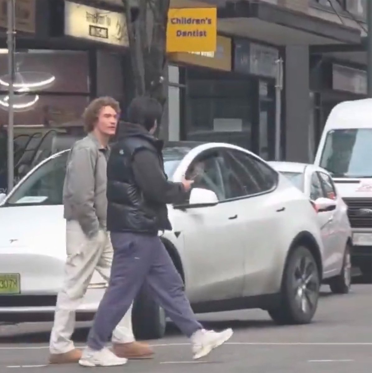 hollavnov's tweet photo. ME AND THAT MAN WE CAN JUST WALK AROUND AND TALK FOR HOURS https://t.co/NAnJWDh72T