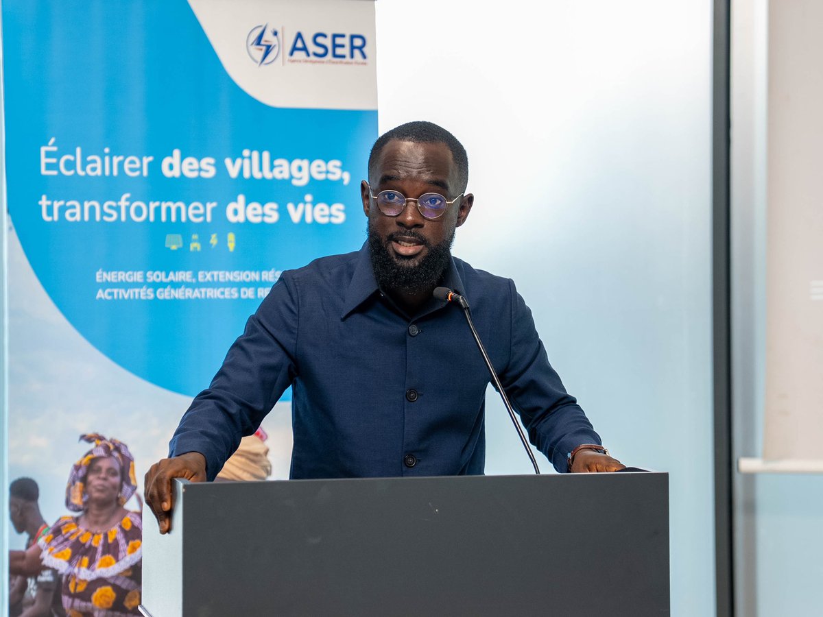 senejeanmichel's tweet photo. Ce mercredi 29 juillet 2026, j'ai eu l'honneur de procéder au partage du 𝐏𝐥𝐚𝐧 𝐒𝐭𝐫𝐚𝐭𝐞́𝐠𝐢𝐪𝐮𝐞 𝐝𝐞 𝐃𝐞́𝐯𝐞𝐥𝐨𝐩𝐩𝐞𝐦𝐞𝐧𝐭 (𝐏𝐒𝐃) 𝟐𝟎𝟐𝟓-𝟐𝟎𝟐𝟗 de l'ASER avec l'ensemble du personnel ainsi qu'avec les principaux acteurs du secteur. Cette cérémonie a également permis de présenter le bilan de sa mise en œuvre depuis sa validation par le Conseil de surveillance en août 2025.

Articulé autour de 𝟒 𝐚𝐱𝐞𝐬 𝐬𝐭𝐫𝐚𝐭𝐞́𝐠𝐢𝐪𝐮𝐞𝐬 𝐞𝐭 𝐝𝐞 𝟏𝟔 𝐨𝐛𝐣𝐞𝐜𝐭𝐢𝐟𝐬 𝐬𝐩𝐞́𝐜𝐢𝐟𝐢𝐪𝐮𝐞𝐬, ce plan constitue notre feuille de route pour les quatre prochaines années. Notre ambition est claire : faire de l'ASER « 𝐮𝐧𝐞 𝐚𝐠𝐞𝐧𝐜𝐞 𝐢𝐧𝐧𝐨𝐯𝐚𝐧𝐭𝐞 𝐞𝐭 𝐩𝐞𝐫𝐟𝐨𝐫𝐦𝐚𝐧𝐭𝐞, 𝐦𝐨𝐭𝐞𝐮𝐫 𝐝𝐞 𝐥'𝐚𝐜𝐜𝐞̀𝐬 𝐮𝐧𝐢𝐯𝐞𝐫𝐬𝐞𝐥 𝐣𝐮𝐬𝐭𝐞 𝐞𝐭 𝐞́𝐪𝐮𝐢𝐭𝐚𝐛𝐥𝐞 𝐚̀ 𝐥'𝐞́𝐥𝐞𝐜𝐭𝐫𝐢𝐜𝐢𝐭𝐞́, 𝐩𝐨𝐮𝐫 𝐮𝐧 𝐝𝐞́𝐯𝐞𝐥𝐨𝐩𝐩𝐞𝐦𝐞𝐧𝐭 𝐫𝐮𝐫𝐚𝐥 𝐞𝐧𝐝𝐨𝐠𝐞̀𝐧𝐞 𝐞𝐭 𝐝𝐮𝐫𝐚𝐛𝐥𝐞. » La concrétisation de cette vision contribuera non seulement à l'atteinte de l'accès universel à l'électricité, mais également à l'émergence d'une industrie nationale innovante et durable, conformément aux ambitions portées par notre quatrième axe stratégique.

Cette cérémonie a également été l'occasion  de lancer officiellement le processus de mise en place de notre 𝐒𝐲𝐬𝐭𝐞̀𝐦𝐞 𝐝𝐞 𝐌𝐚𝐧𝐚𝐠𝐞𝐦𝐞𝐧𝐭 𝐝𝐞 𝐥𝐚 𝐐𝐮𝐚𝐥𝐢𝐭𝐞́ (𝐒𝐌𝐐), première étape vers l'obtention de la 𝐜𝐞𝐫𝐭𝐢𝐟𝐢𝐜𝐚𝐭𝐢𝐨𝐧 𝐈𝐒𝐎 𝟗𝟎𝟎𝟏. Cette démarche traduit notre volonté de renforcer durablement notre performance, d'améliorer la qualité de nos services et de mieux répondre aux attentes de toutes les parties prenantes.

Je tiens à exprimer ma profonde gratitude à l'ensemble de nos partenaires, ainsi qu'à toutes les collaboratrices et tous les collaborateurs de l'ASER, pour leur mobilisation sans faille et leur engagement tout au long de l'élaboration de ce plan stratégique.

Je suis particulièrement fier de souligner que ce PSD a été intégralement conçu grâce à l'expertise sénégalaise. 

Il nous appartient désormais de nous approprier du document et d'en faire une réalité au service du monde rural.