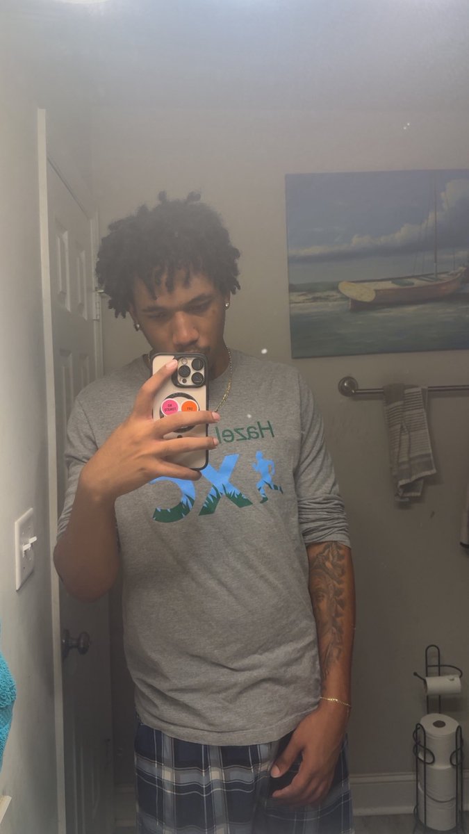 Devean019's tweet photo. Wash day 💦💆 #viral #fypシ゚viral #fyp #lightskin #newpost https://t.co/KLn5sKncT8