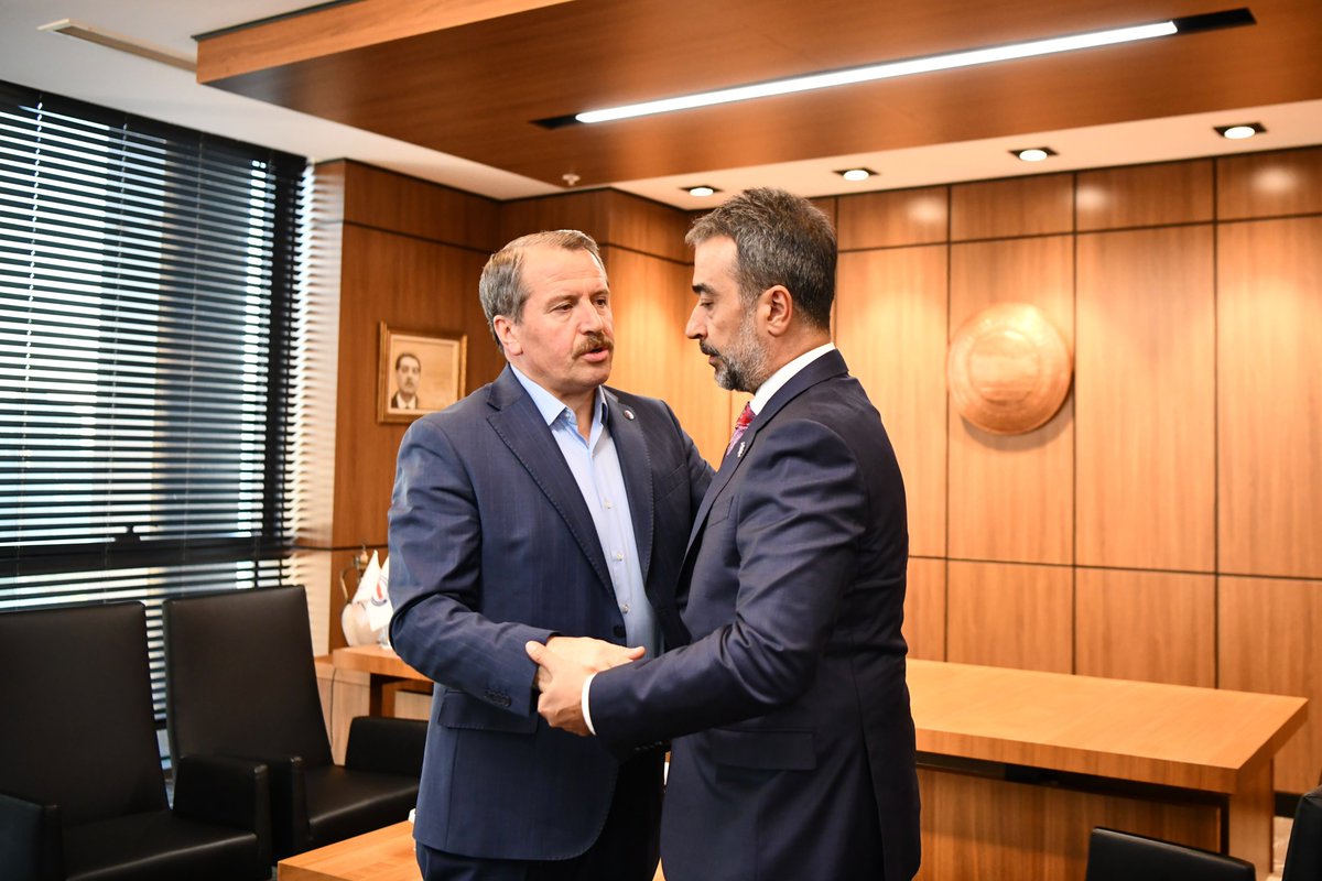 AkpartiAnkara's tweet photo. İl Başkanımız Sn. @hakanhanozcan, Memur-Sen Genel Başkanı Sn. Ali Yalçın'a, muhterem babası Selahattin Yalçın'ın vefatı dolayısıyla taziye ziyaretinde bulundu.

Merhuma Allah’tan rahmet; ailesine ve sevenlerine sabır ve başsağlığı diliyoruz. https://t.co/ZI7ZabuOvi