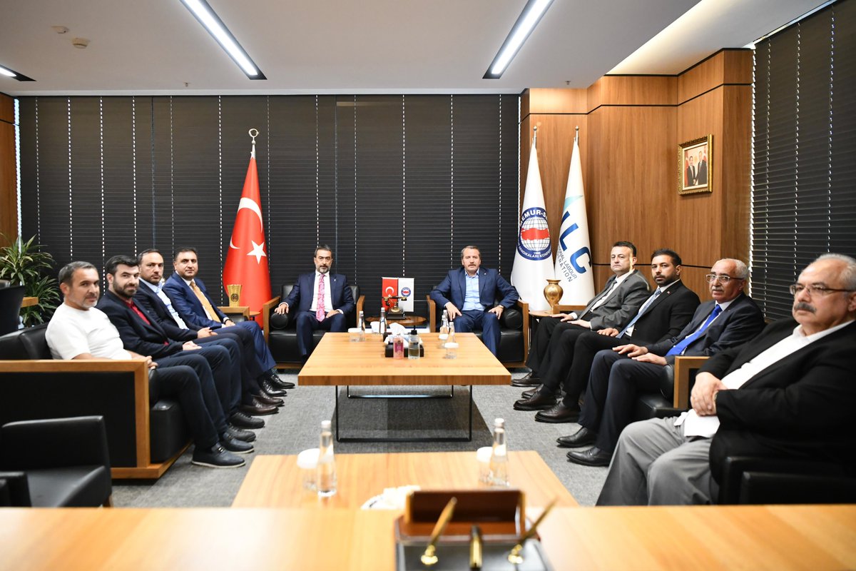 AkpartiAnkara's tweet photo. İl Başkanımız Sn. @hakanhanozcan, Memur-Sen Genel Başkanı Sn. Ali Yalçın'a, muhterem babası Selahattin Yalçın'ın vefatı dolayısıyla taziye ziyaretinde bulundu.

Merhuma Allah’tan rahmet; ailesine ve sevenlerine sabır ve başsağlığı diliyoruz. https://t.co/ZI7ZabuOvi