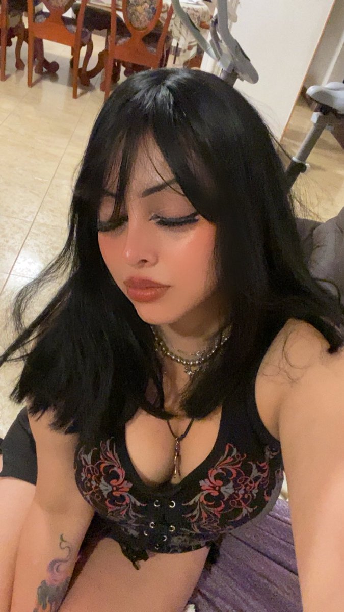 theblaiirwitch's tweet photo. Me + on repeat 🖤🖤 https://t.co/aT0TTThuXk