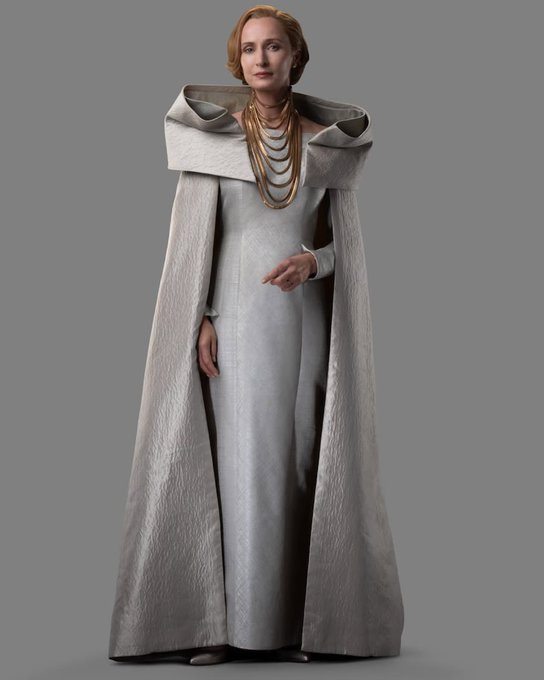 AlanIssacE's tweet photo. Los diseños de vestuario en Andor son simplemente increíbles ✨🌌

Mon Mothma siempre transmite elegancia, poder y esa vibra política sofisticada con cada outfit 😭🔥 https://t.co/amiWLjyboQ