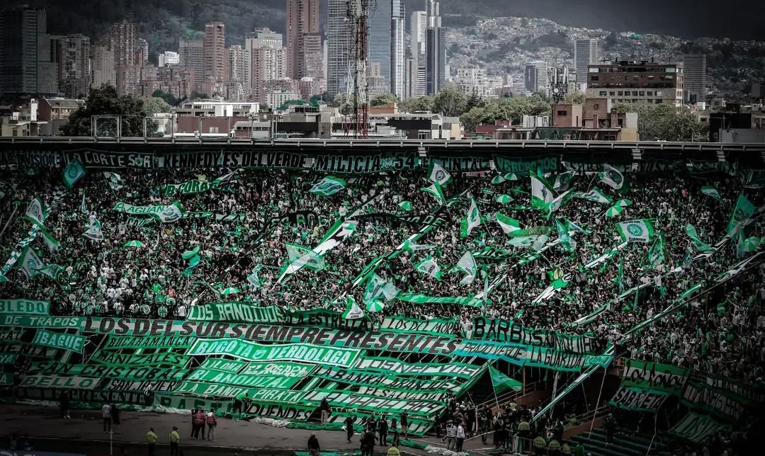 JoRGe_FeRiS's tweet photo. Parce cómo estás  parce vos tienes el vídeo en el que llegaron LDS Medellín y sus filiales a Bogotá que se ve una caravana de buses entrando al campin por Sur para el partido contra fortaleza en Bogotá el 27 de octubre del 2024 
@AtlNacional1947 https://t.co/NfNxZHtgK6