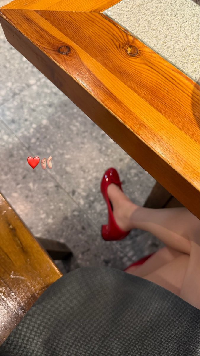 Manqi_m2's tweet photo. Ropetto的小红鞋还是很美丽的 https://t.co/Pj4U2NYOMo