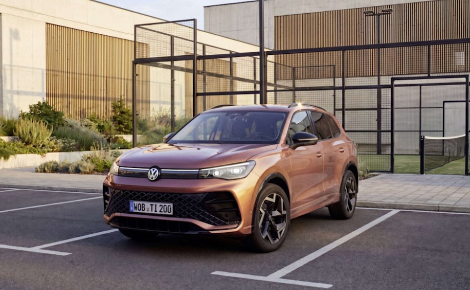 AutoScout24es's tweet photo. 🎉Volkswagen Tiguan 20 Aniversario: el SUV superventas estrena edición exclusiva y hereda la tradición del Golf 🚗​
https://t.co/m3Nihl5NwS https://t.co/LlHEvBTpfa