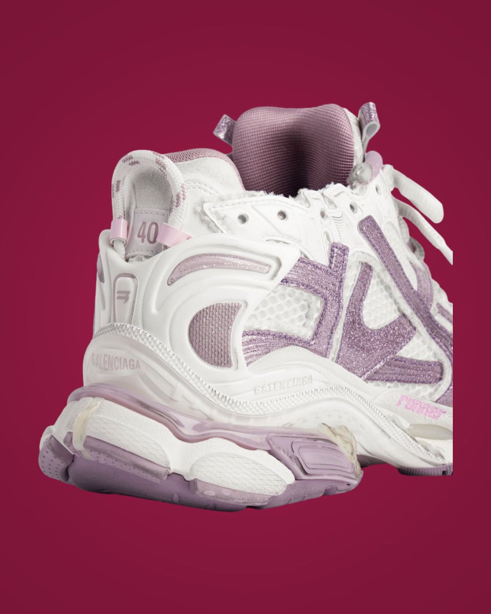 kicksonfire's tweet photo. Balenciaga Runner Glitter WMNS White / Lilac release September 2026 for $1190.
Want a drop alert? →
https://t.co/1rTQwKHFRD https://t.co/ojO0fYLFfn
