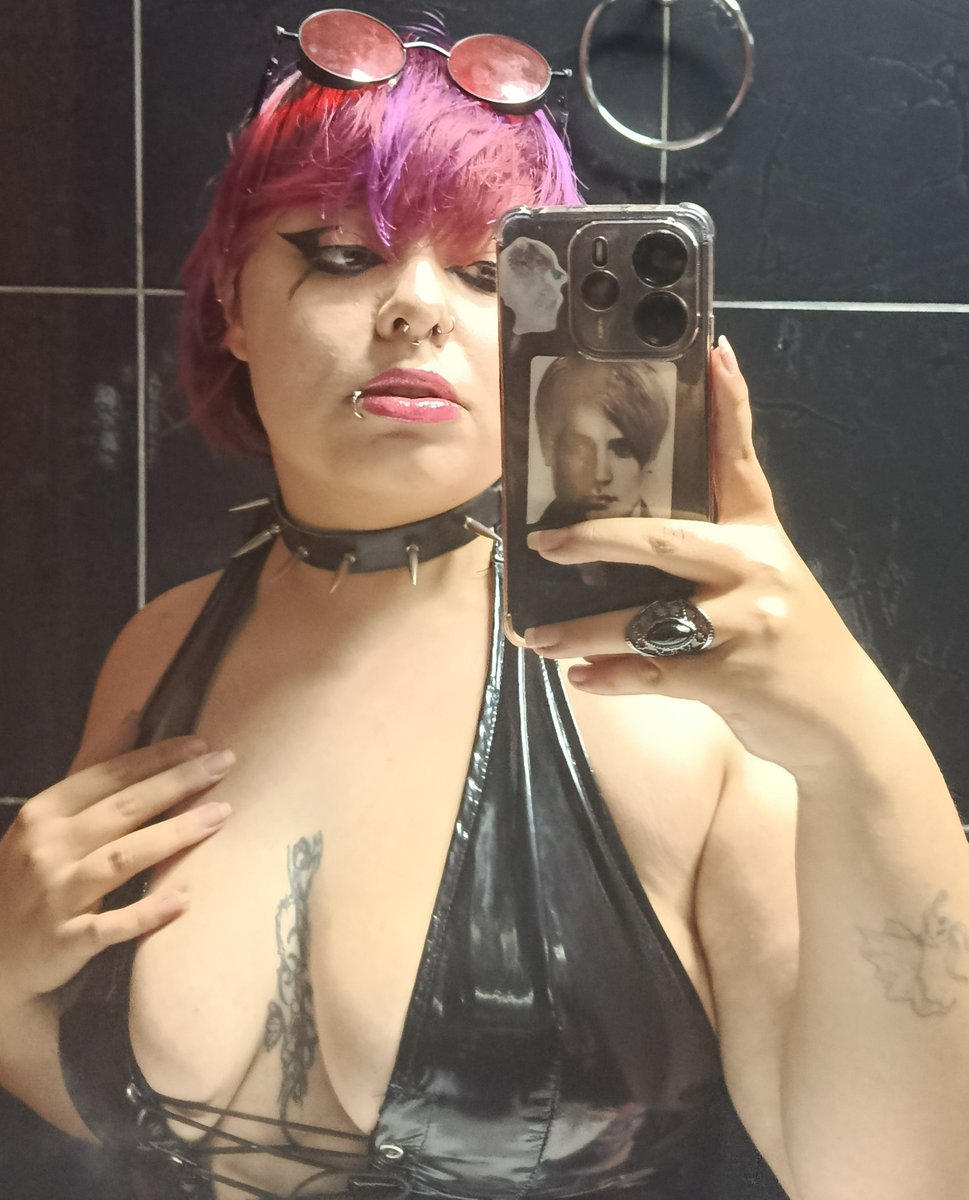 frumpvampire's tweet photo. user vs letterboxd https://t.co/UtIY13Ud4y