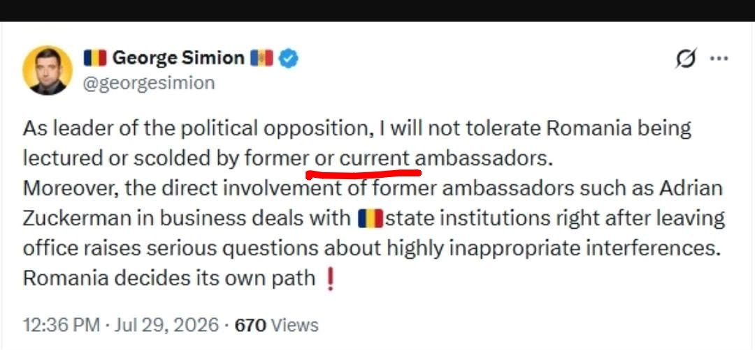 CostinAndriess's tweet photo. Simion dă de înțeles azi că a fost criticat și certat de ambasadorul SUA la București, Darryl Nirenberg

"Or current": În postarea de azi, spune că nu acceptă sa fie "criticat sau certat de
foști sau ACTUALI ambasadori". 

Trag de aici concluzia că întâlnirea de ieri cu ambasadorul american nu a mers prea bine; chiar rău, pentru că Simion nu s-a lăudat cu ea, apoi vine cu postarea asta în care se victimizează. 

Ca observație, Simion spune că nu accepta ca Romăniei să i se dea lecții, dar știm deja că acest satrap aspirațional crede că vorbește în numele întregii României, după principiul "dai în mine, dai în tine, dai în fabrici și uzine", deci lui personal i s-a bătut obrazul.