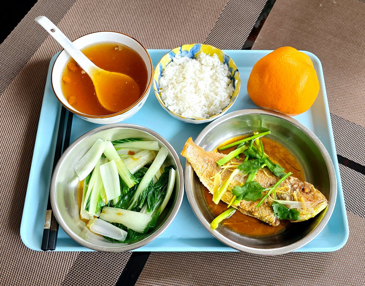 ebeugenia1's tweet photo. [今日减脂餐打卡！滑嫩蒸鸡胸+清炒西兰花+100g糙米饭，低卡高纤，吃完活力满满～]， https://t.co/bkMO5nFY61