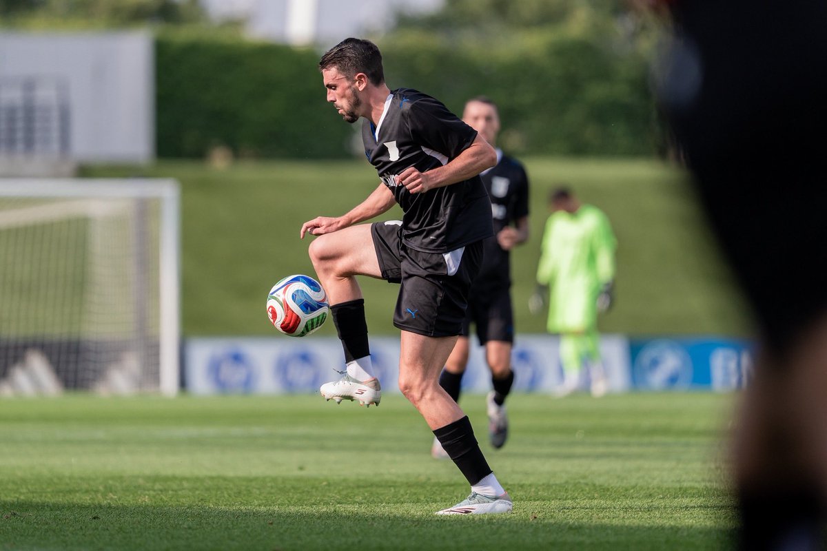 miguel5angel99's tweet photo. Subiendo la exigencia cada día🫡
Queda menos 👊🏻
@CDLeganes ⚪️🔵 https://t.co/chd1qGjtpL