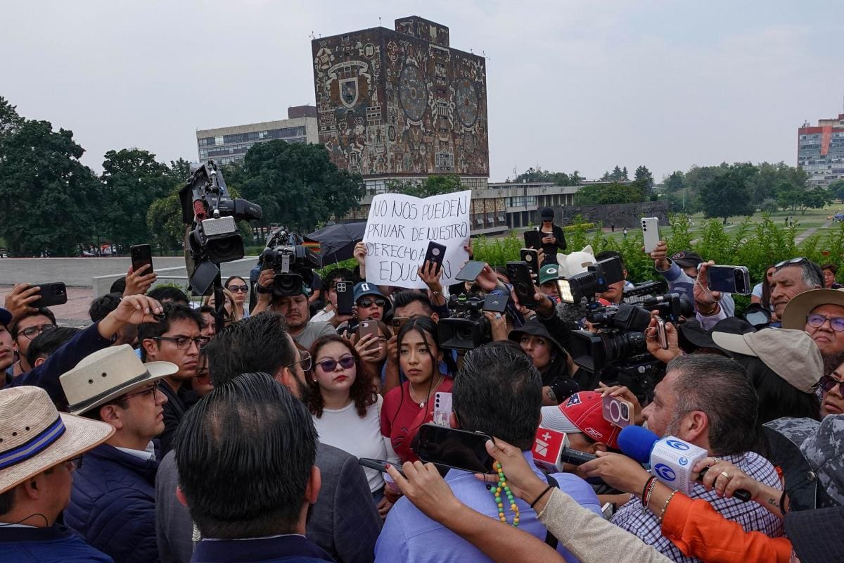 ErgoMxDigital's tweet photo. #Destacada, Nacional ⚠️ Sheinbaum afirmó que faltaron controles en el examen virtual de la UNAM y pidió resolver pronto las irregularidades para dar certidumbre a aspirantes. 📚 🔗https://t.co/BPkSlLAL7h https://t.co/Xd5B0eNG3y
