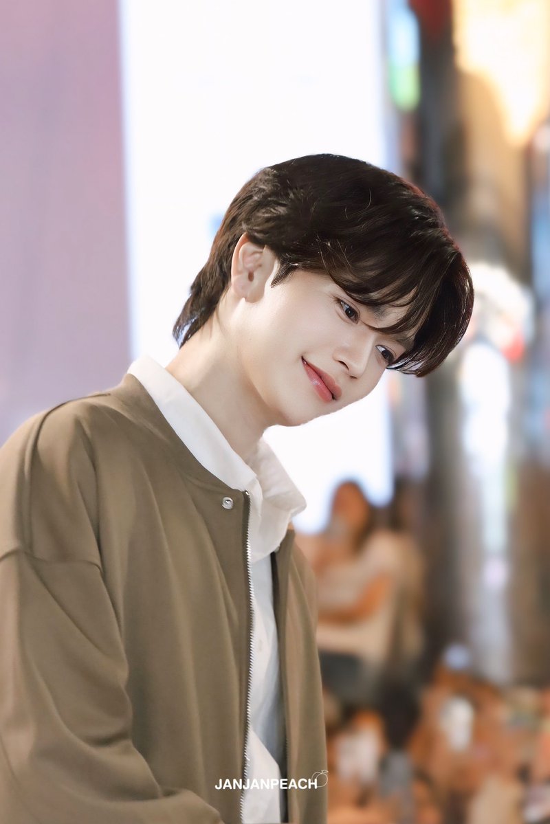 dearjumark's tweet photo. oh my pretty pretty boy i love you ㅠㅠ https://t.co/grwPOk1fEJ