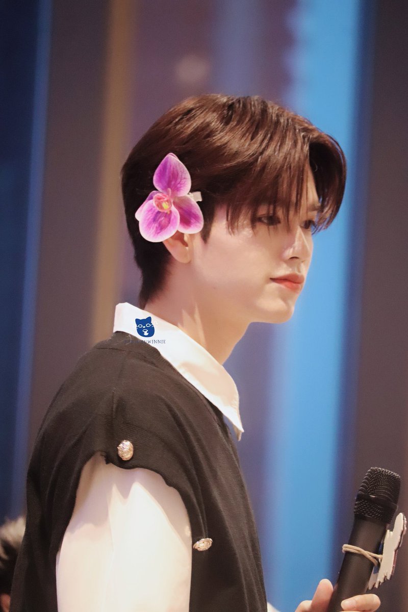 dearjumark's tweet photo. oh my pretty pretty boy i love you ㅠㅠ https://t.co/grwPOk1fEJ