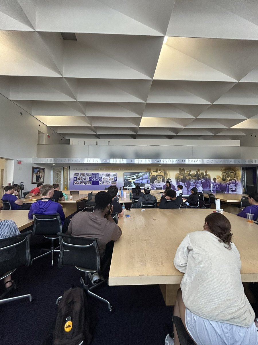 LSUAcademicCtr's tweet photo. Mental health is so important. Especially in the world of sports. Yesterday at SASP, our student-athletes got to dive deeper into the world of sports psych and learn about all the recourses available for them. Thank you to Ms. Christine Sotile for an engaging presentation!
#sasp https://t.co/v9V99P5Rnt