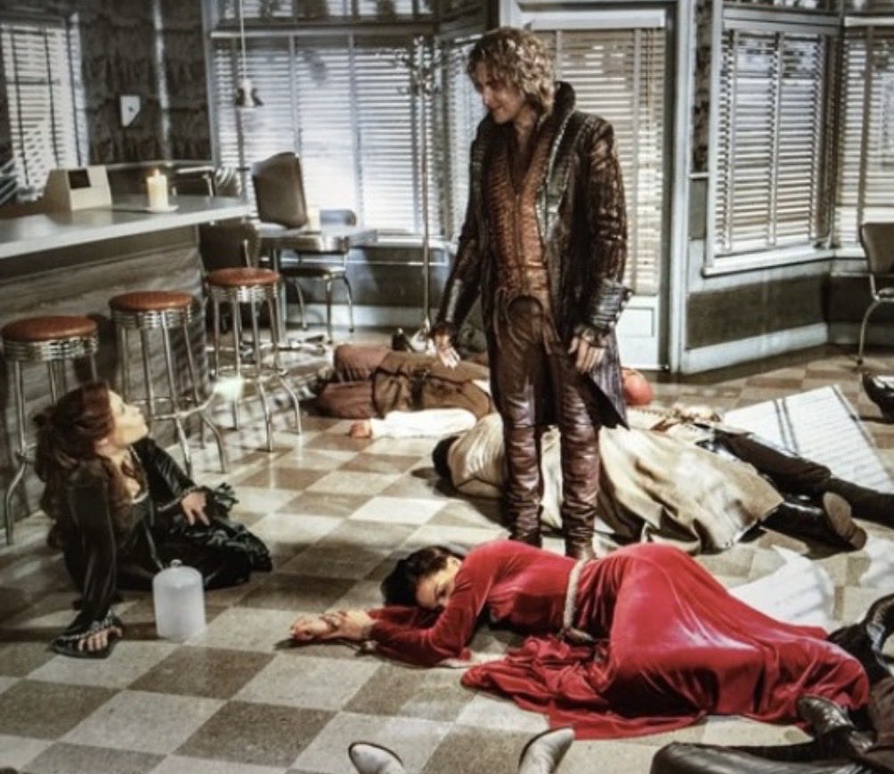 darlingsthimble's tweet photo. one of my favorite bts pics from once upon a time https://t.co/FIWWPxufY6
