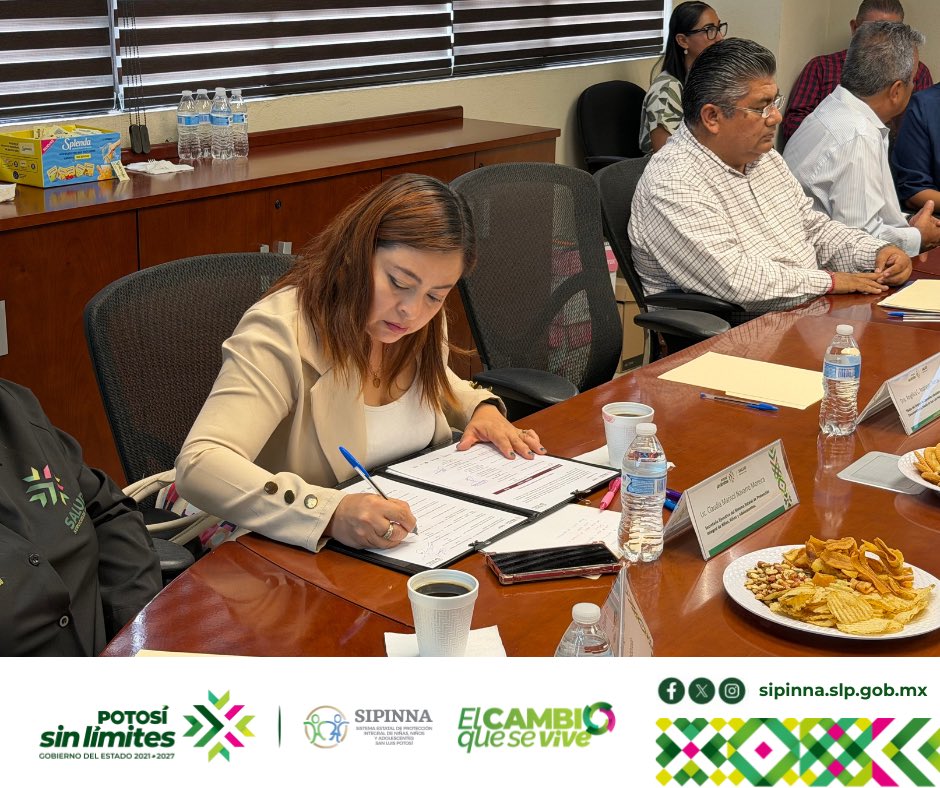 SipinnaSlp's tweet photo. La Secretaría Ejecutiva del #SIPINNASLP, participó en la firma del Acta de Instalación del Grupo Estatal de Coordinación, Seguimiento y Articulación Interinstitucional para la implementación de la Estrategia para el Manejo de la Desnutrición Aguda Infantil. 

#PotosíSinLímites https://t.co/G7jmsfH961