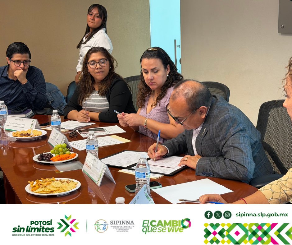 SipinnaSlp's tweet photo. La Secretaría Ejecutiva del #SIPINNASLP, participó en la firma del Acta de Instalación del Grupo Estatal de Coordinación, Seguimiento y Articulación Interinstitucional para la implementación de la Estrategia para el Manejo de la Desnutrición Aguda Infantil. 

#PotosíSinLímites https://t.co/G7jmsfH961