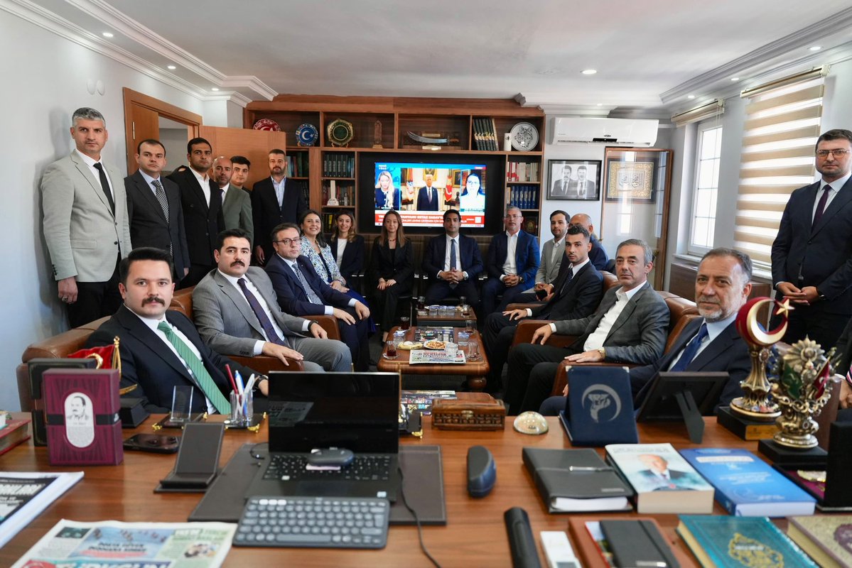 Aalparslandogan's tweet photo. Milliyetçi Hareket Partisi İstanbul İl Başkanımız Sayın Volkan Yılmaz İl Ocağımızı ziyaret etmişlerdir. 
Nazik ziyaretlerinden ötürü kendilerine teşekkür ederim. 

Var Olsun Milliyetçi-Ülkücü Hareket🇹🇷 https://t.co/gG029N4LuM