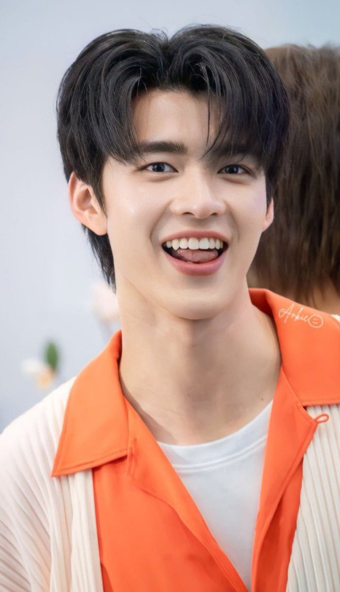SSHtay7uay's tweet photo. ရီနေလိုက်တာချစ်စရီး
#CountDownToMEEN2ndFANSIGN
#Meennicha8 https://t.co/EbURLmJAks