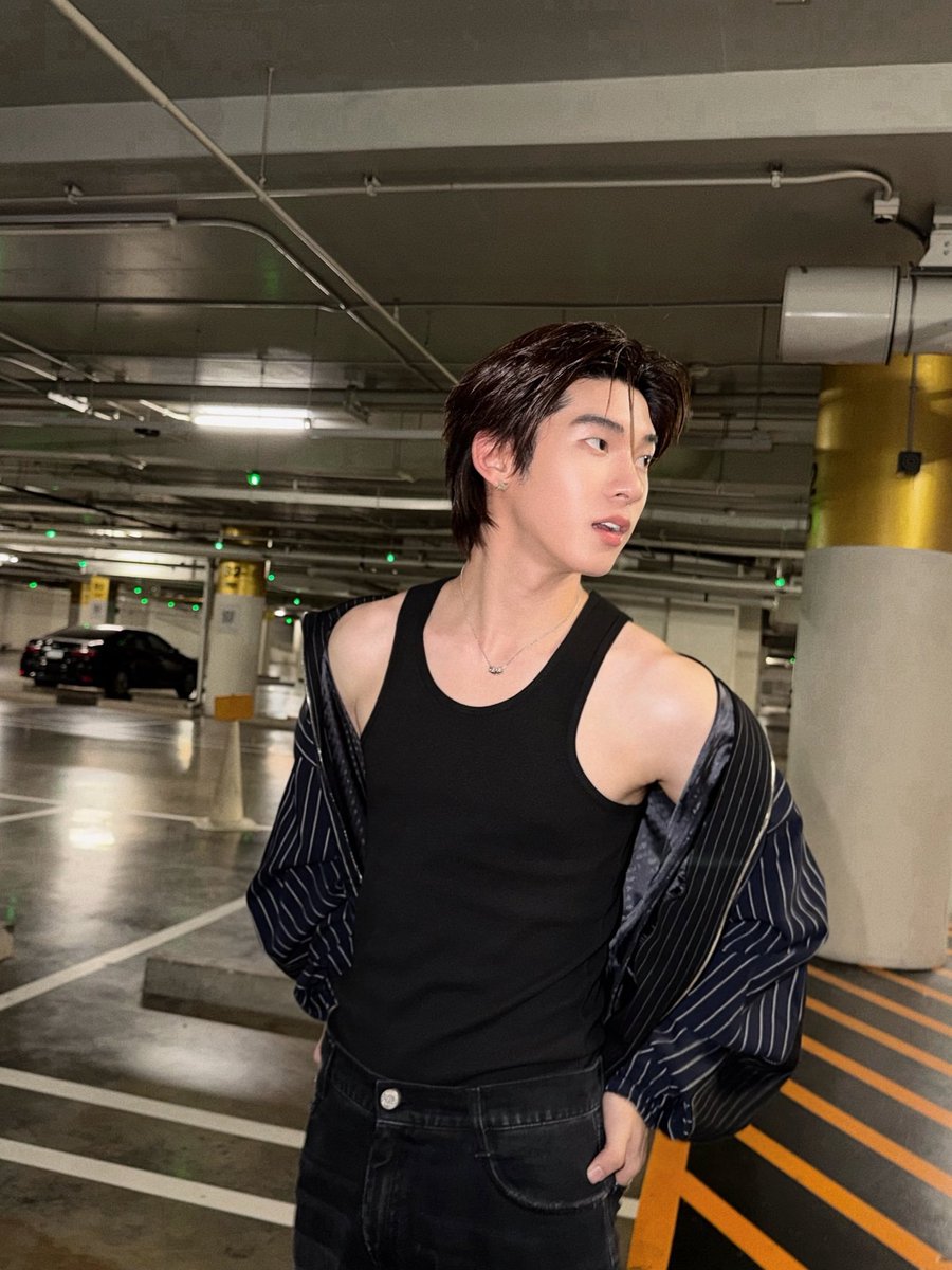 2teeporwithu's tweet photo. parked right at each others heart 

#twnpich #porsuppakarn 
#ตี๋ตี๋ป๋อ #teeteepor https://t.co/ufek7GSaUr
