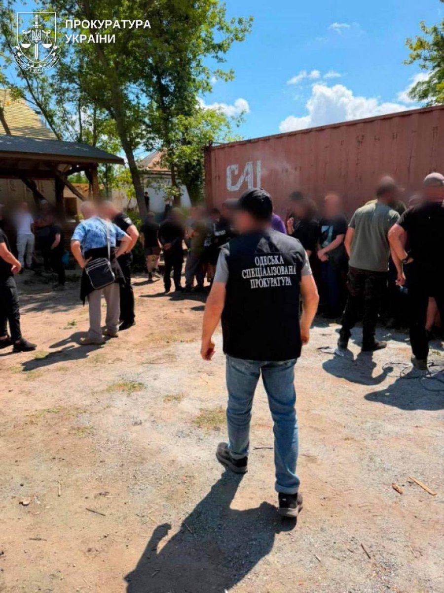 holodovska's tweet photo. 83 військових будували командиру будинок, замість того щоб шахеди збивати. https://t.co/Tr3bSsZ3NQ
