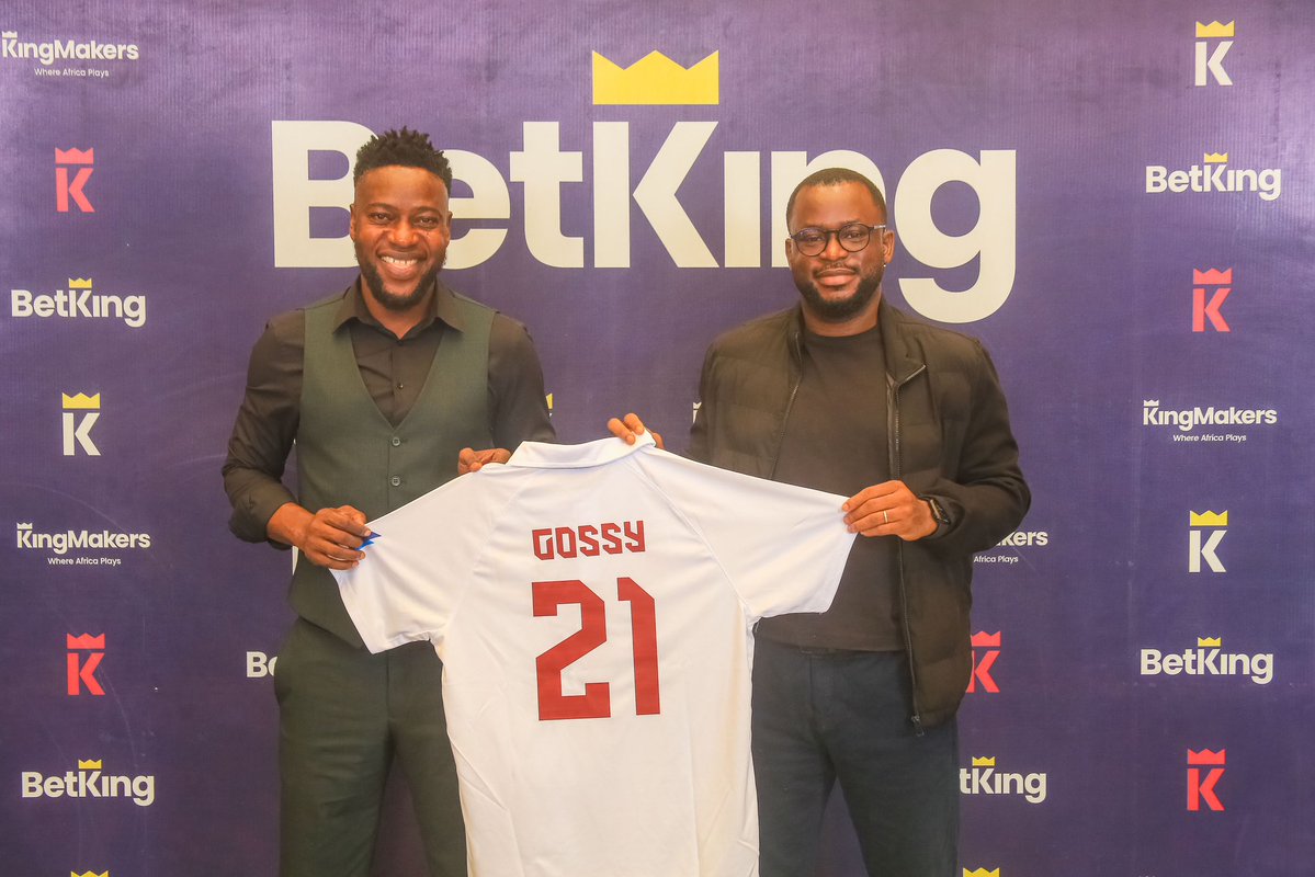 IkoroduCityFC's tweet photo. The @BetKingNG boss and CEO 😊 @gossyomega 

💪🏽 https://t.co/9LiK3k5d4e