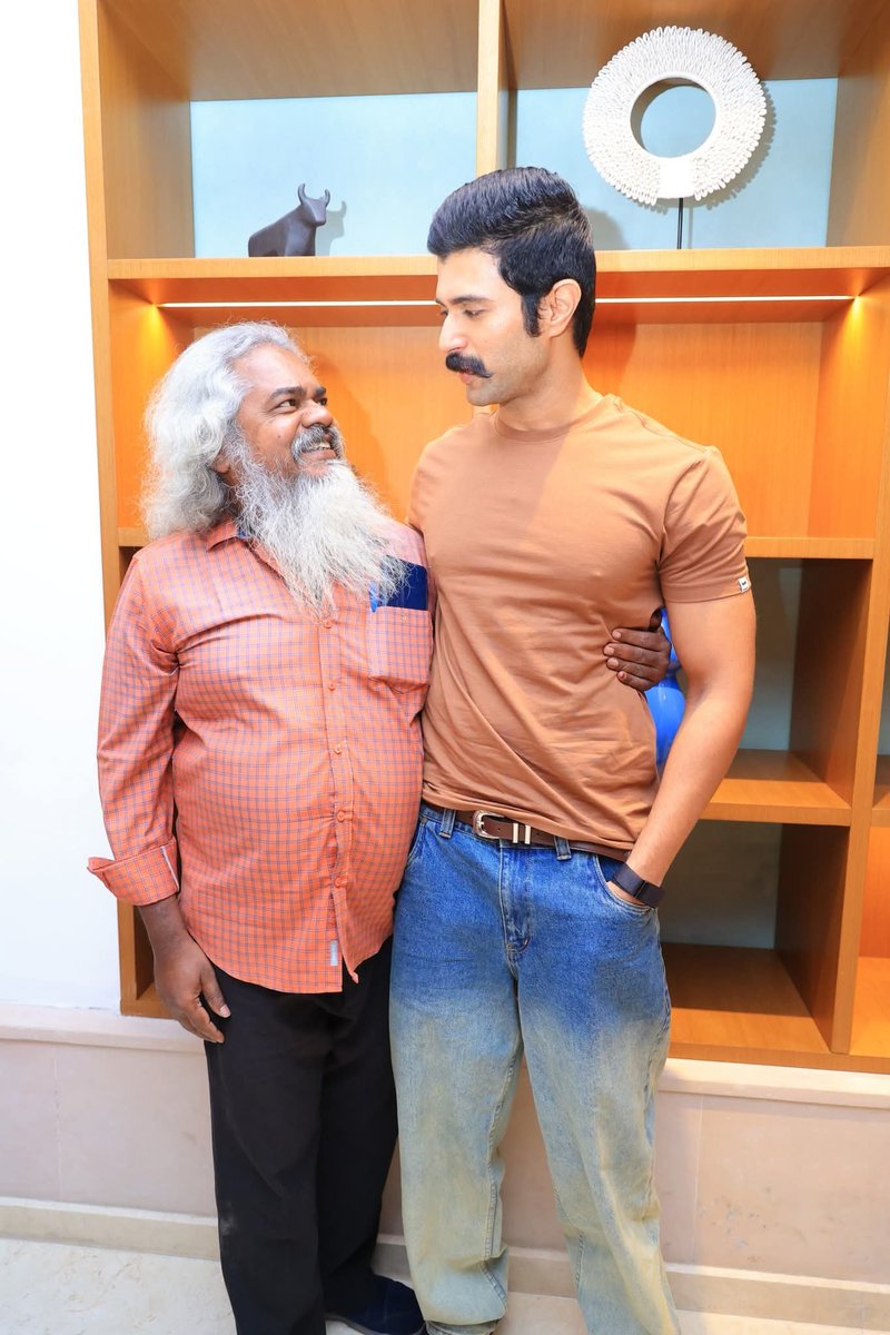 kayaldevaraj's tweet photo. #Throwback Pictures
இன்று சென்னையில் நடந்த #கிங்டம் என்ற படத்தின் நிகழ்ச்சியில் பங்கேற்ற விஜய் தேவரகொண்டா
#SensationalHero
#VD #VijayDeverakonda
At Chennai Pressmeet
#KingdomOnJuly31st
#KingdomTrailer
#KingdomPreReleaseEvent
Thanks @TheDeverakonda Brother https://t.co/eUb0JCu5SY