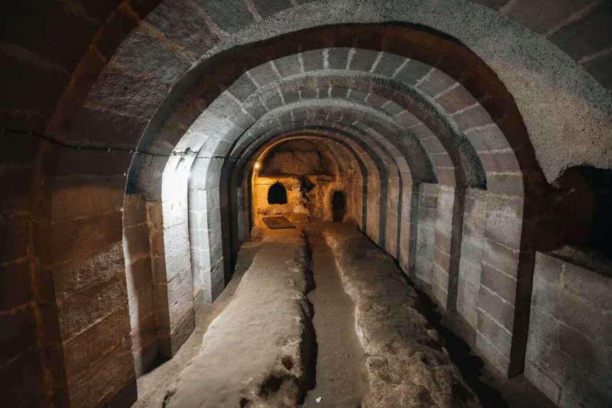 UAPWatchers's tweet photo. 🚨Joe Rogan tells Tim Robbins Shawshank reminds him of the underground city Derinkuyu

According to Google the site was likely first excavated by the Phrygians or Hittites around the 8th century BC and expanded by successive civilizations, including the Byzantines, for use as a refuge during periods of conflict and persecution.

Source: PowerfulJRE #2532
https://t.co/NgKFWDV04X